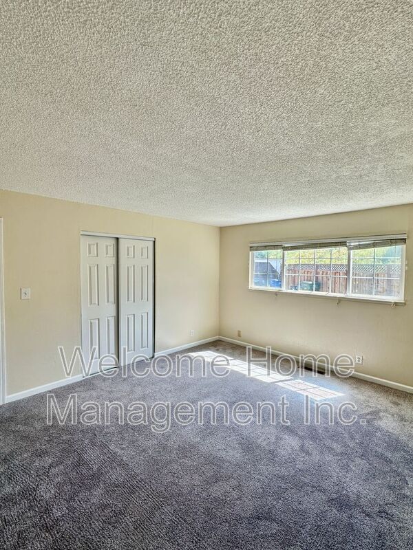 Building Photo - 2225 Hillsborough Ct