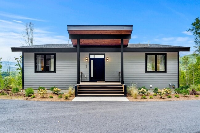 Building Photo - 162 Pond Rd