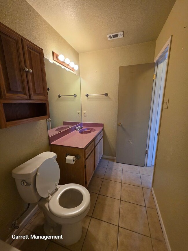 Building Photo - 1703 Taylor St