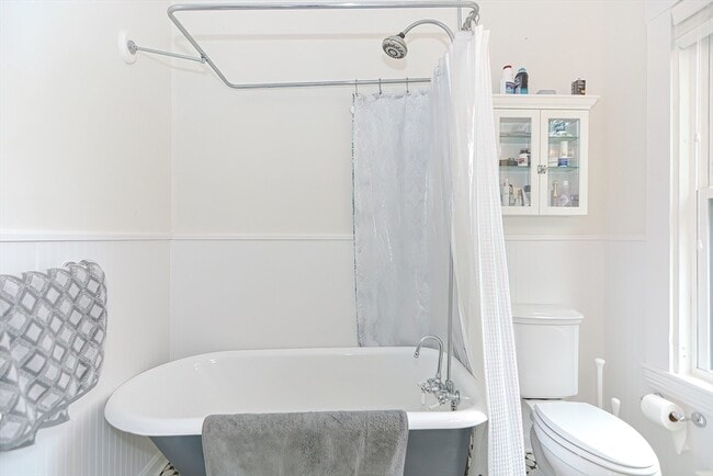 Building Photo - 2 Elm St