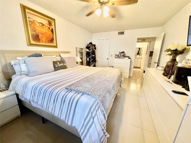 Building Photo - 8255 Lake Dr