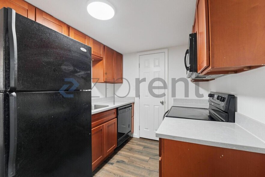 Building Photo - Unit 514
