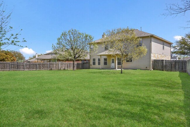 Building Photo - 18816 Sandy Shore Dr