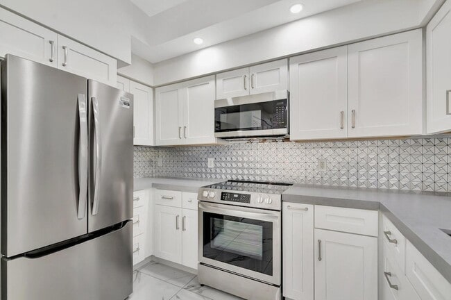 Building Photo - 802 W Windward Way