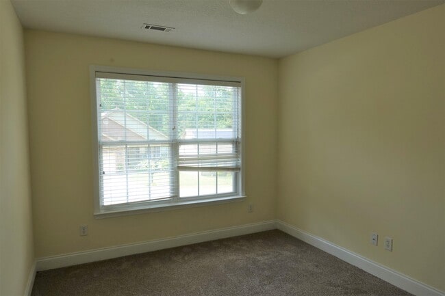 Building Photo - 312 Sprucewood Ct