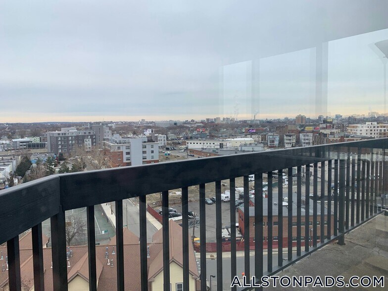 Building Photo - 15 N Beacon St