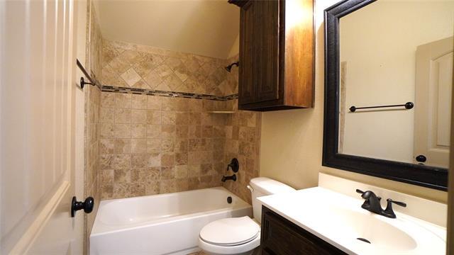 Building Photo - 588 Deverson Dr