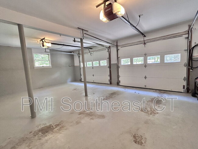 Building Photo - 57 Hill Top Trail