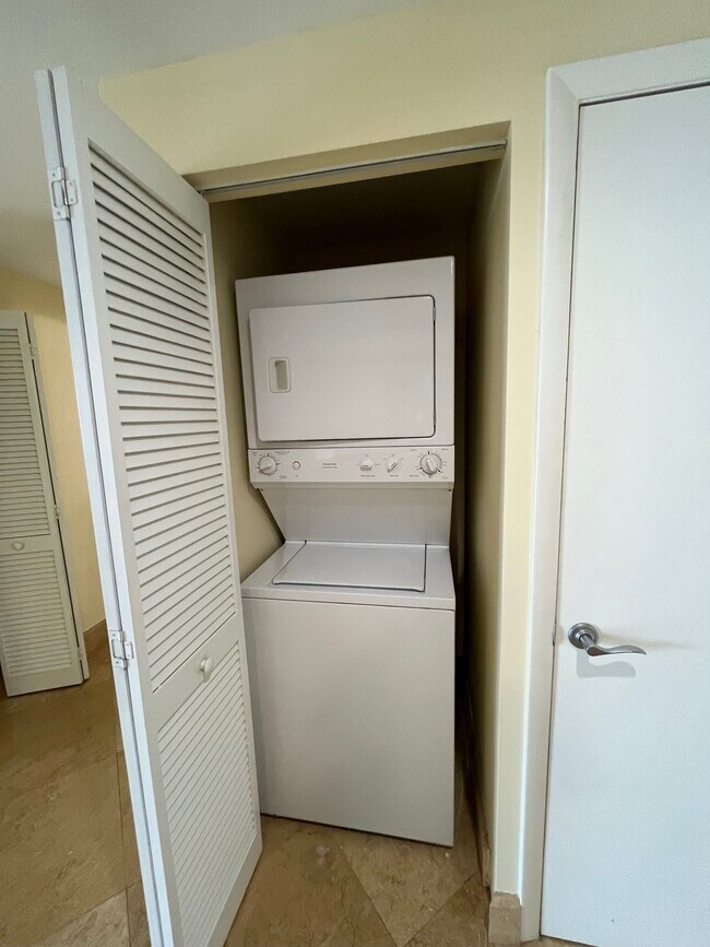 Building Photo - 7266 SW 88th St