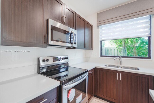 Building Photo - 20814 NE 5th Ct