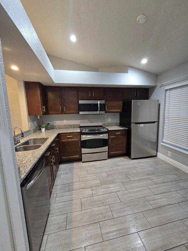 Building Photo - 14341 Island Cove Dr
