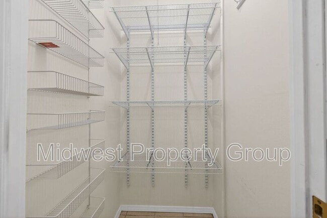 Building Photo - 36 Jamestown Dr