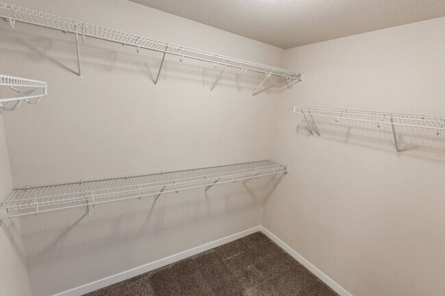 Building Photo - CORNER UNIT!! 3 Bed, 2.5 Bath Townhome in Ankeny