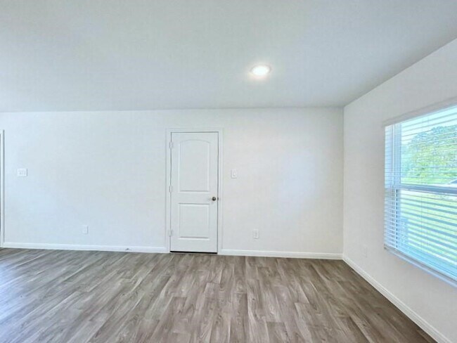 Building Photo - 13010 Sorrento Bay Dr