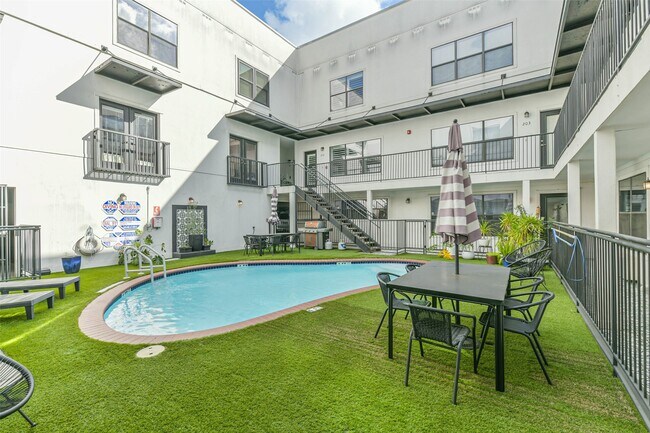 Building Photo - 17 Waugh Dr