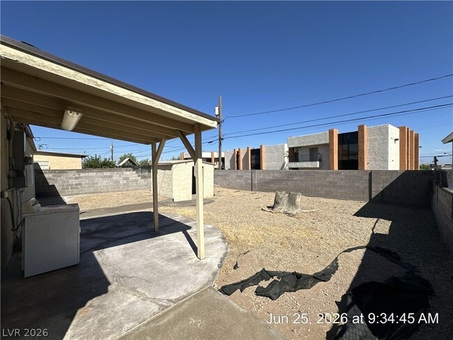 Building Photo - 148 W Victory Rd