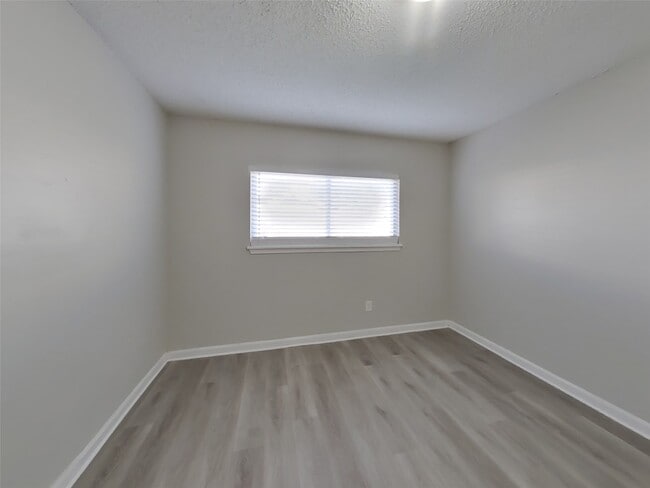 Building Photo - 623 Walston Ln