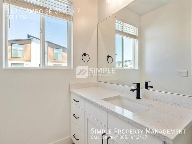 Building Photo - 147 E Amboise Ct
