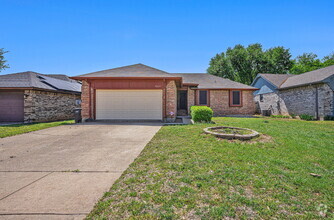 Building Photo - Section 8 Welcomed!! Spacious 5-Bed, 2.5-B...