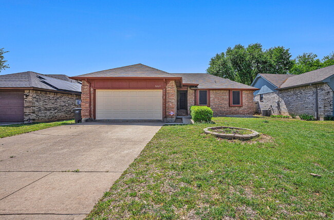 Primary Photo - Section 8 Welcomed!! Spacious 5-Bed, 2.5-B...