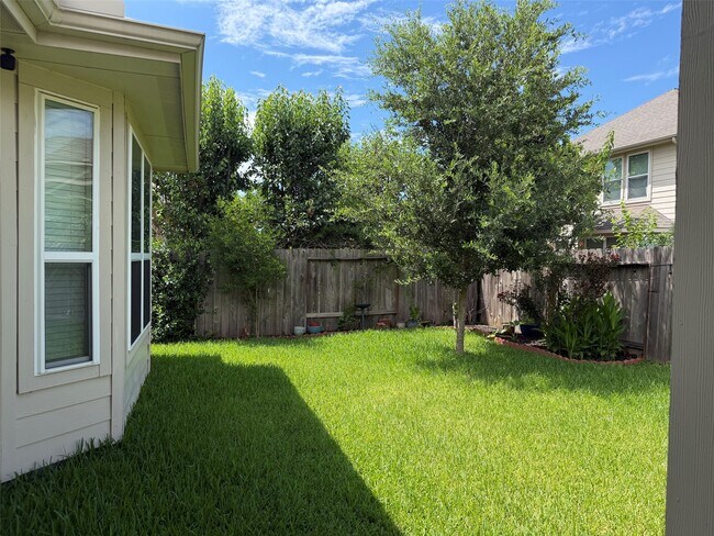 Building Photo - 24930 Diamond Ranch Dr