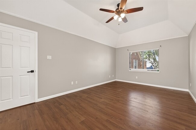 Building Photo - 1720 Old Creek Dr