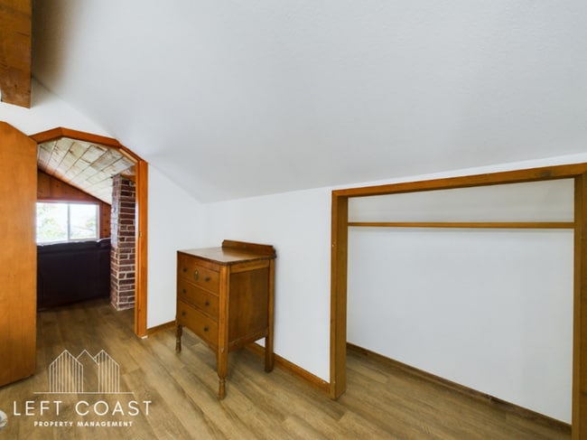 Building Photo - 1033 NW Inlet Ave