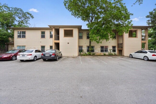 Building Photo - 2106 Cullen Ave