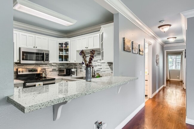 Building Photo - Renovated 3-Bed Condo with In-Unit Laundry, Garage & Pool