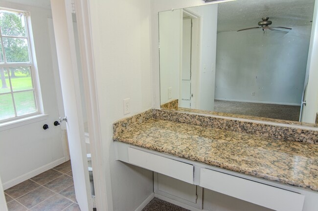 Building Photo - 20335 Fieldtree Dr