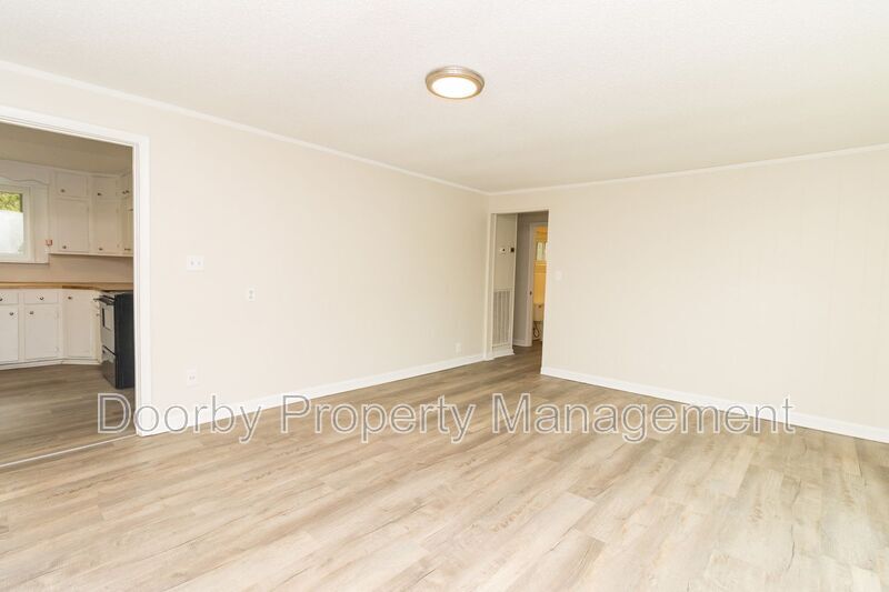 Building Photo - 936 Ely Rd