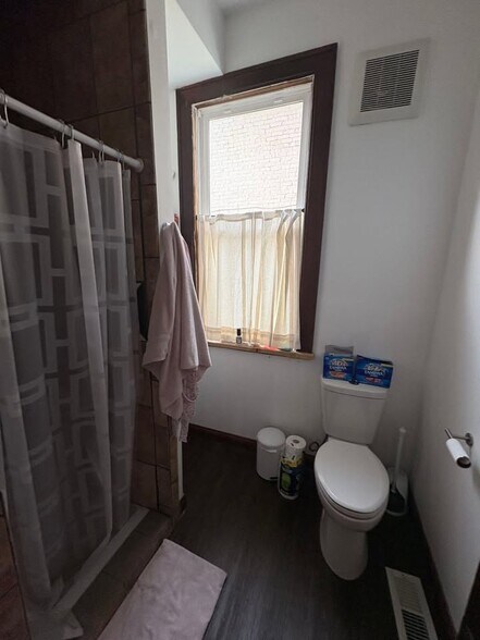 Building Photo - 520 N 7th St