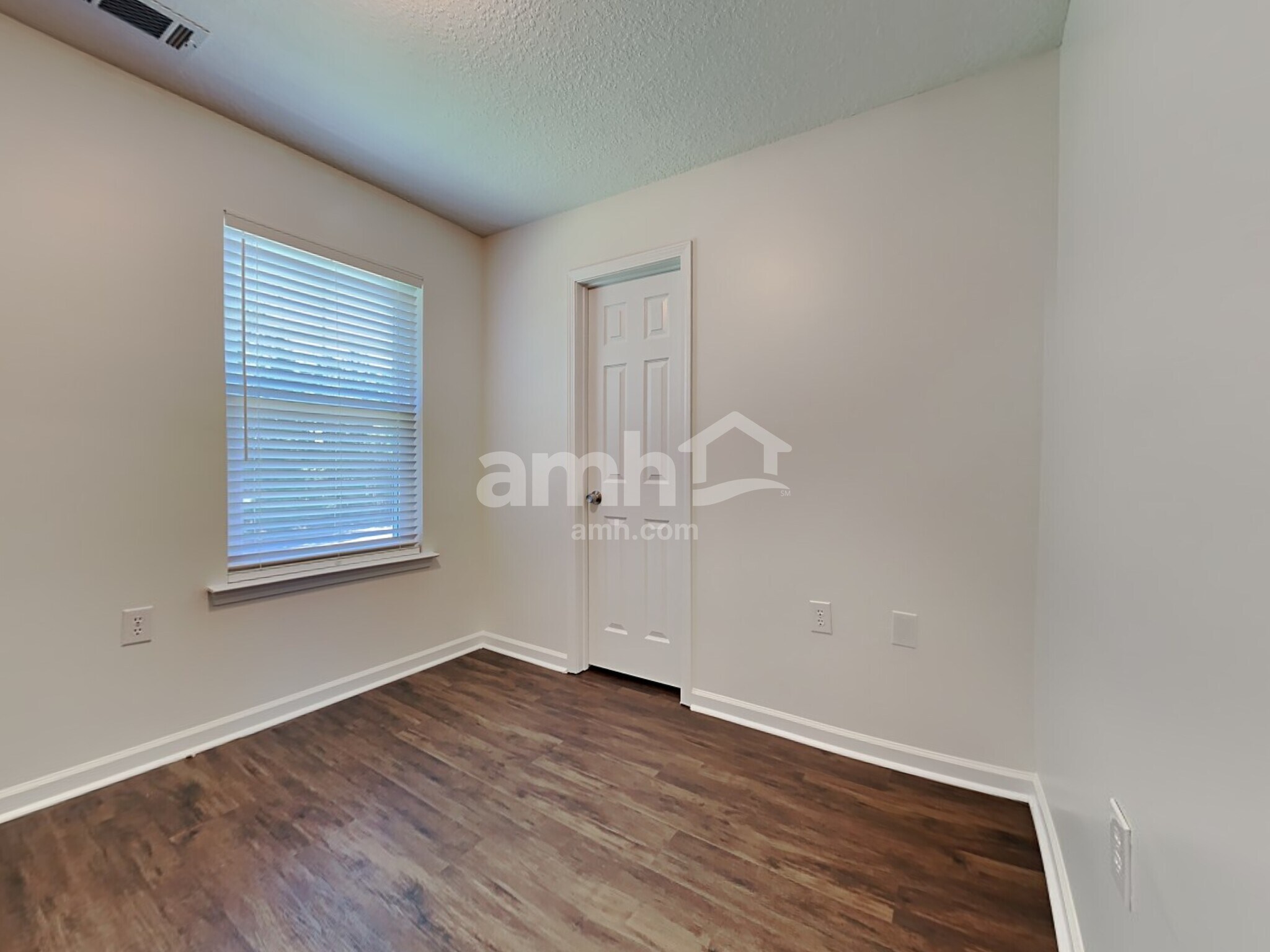 Building Photo - 105 Redrock Ct