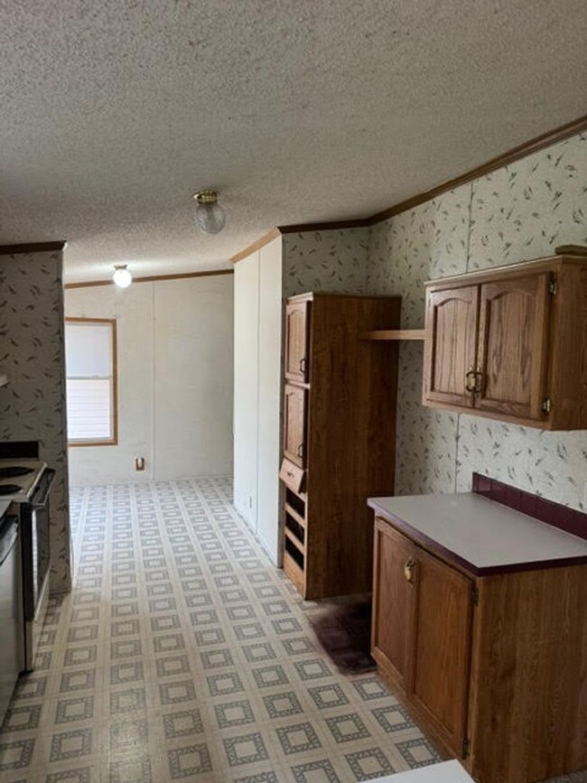 Building Photo - 3 Bedroom - Bloomfield