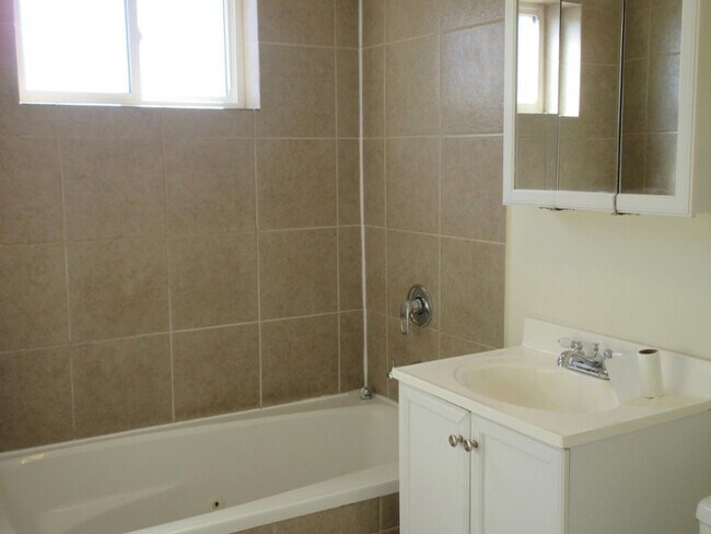 Building Photo - Residences At Ridge (6414)