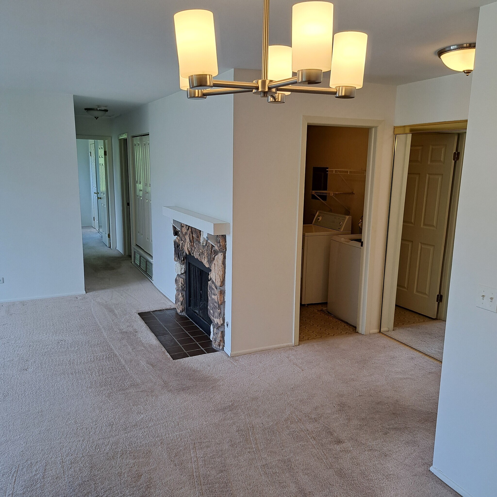 Fireplace, landing from dining area - 226 Arrowwood Ct