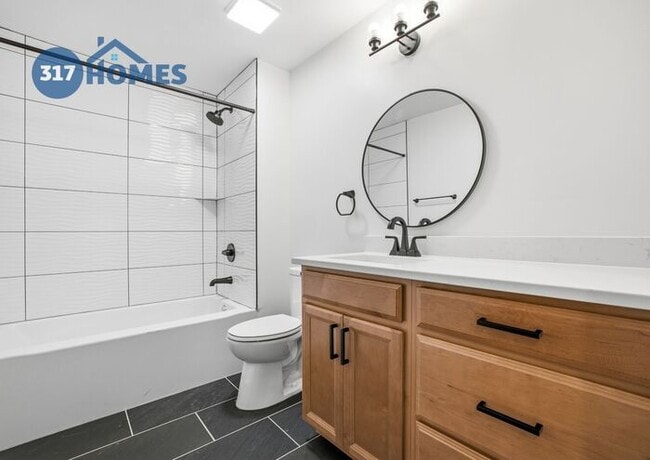 Building Photo - Modern 3 Bedroom Townhome with Skyline Views in Holy Cross