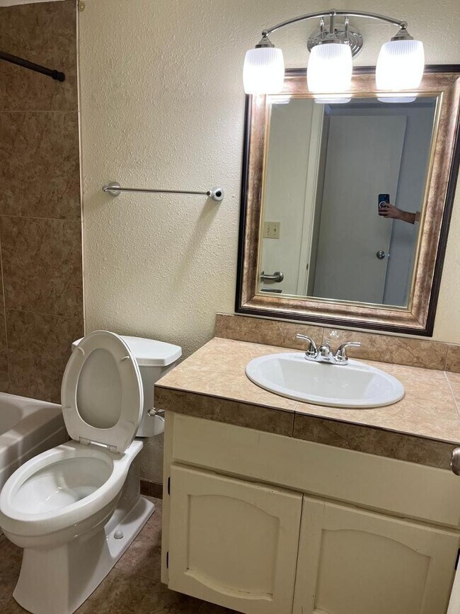 Building Photo - 3119 W Cochise Dr