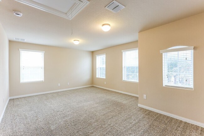 Building Photo - Charming Home In Gated Community