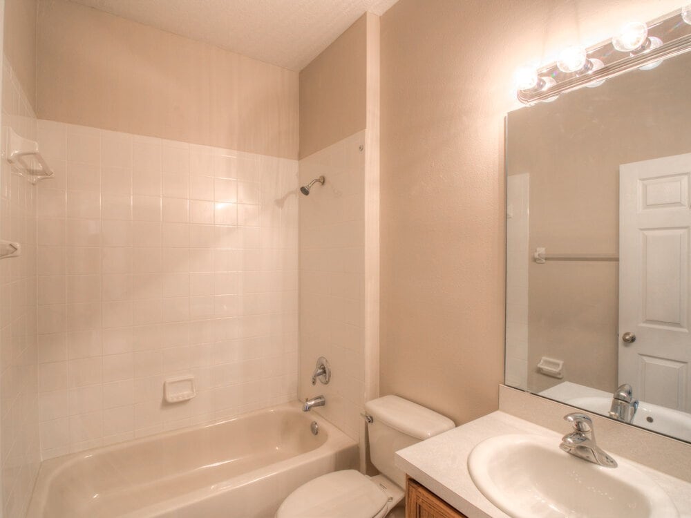 Building Photo - 14200 Viburnum Ln