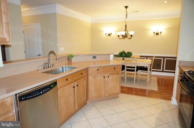 Building Photo - 5801 Clipper Ln