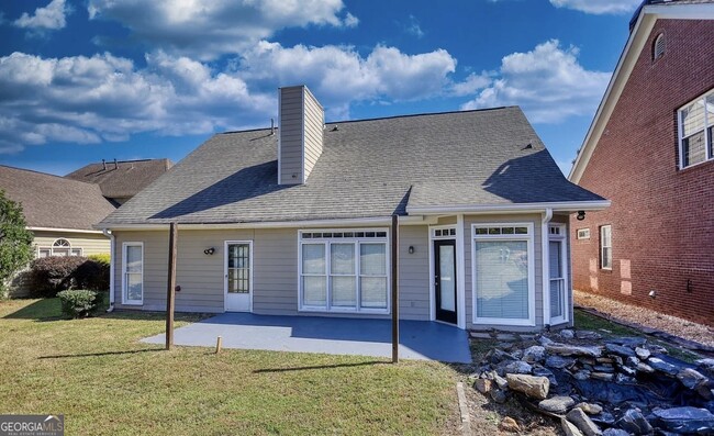 Building Photo - 2111 Highland Club Dr SE