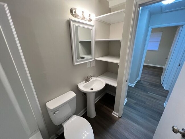 Building Photo - Remodeled 3 Bed Home Near Downtown Raleigh