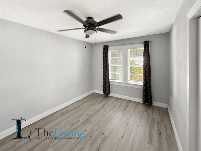 Building Photo - 6920 N Central Ave