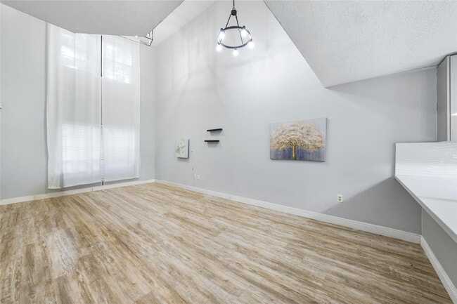 Building Photo - 214 City View Dr