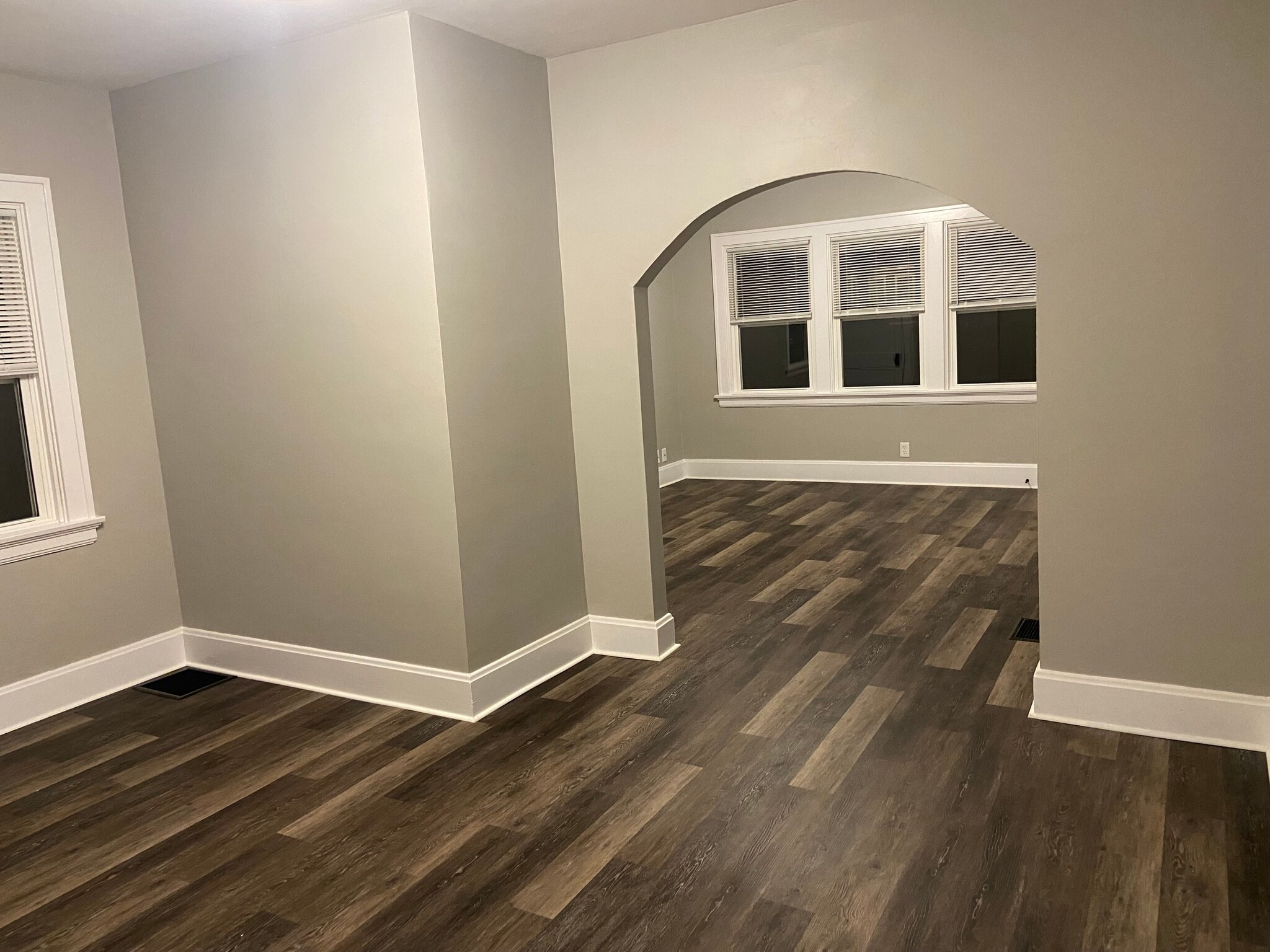 Building Photo - 2112 Cathedral Ave