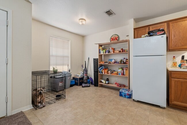 Building Photo - AUGUST PRE-LEASE!!  Cute 2 Bedroom 2 Bathr...