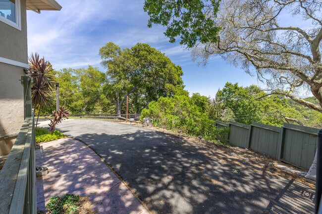 Building Photo - 84 Silverwood Dr