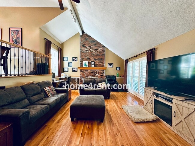 Building Photo - A Lovely, Four Bedroom Lenexa Home w/ Wood...