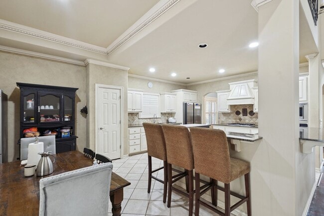 Building Photo - Resort-Style Living in Bixby!